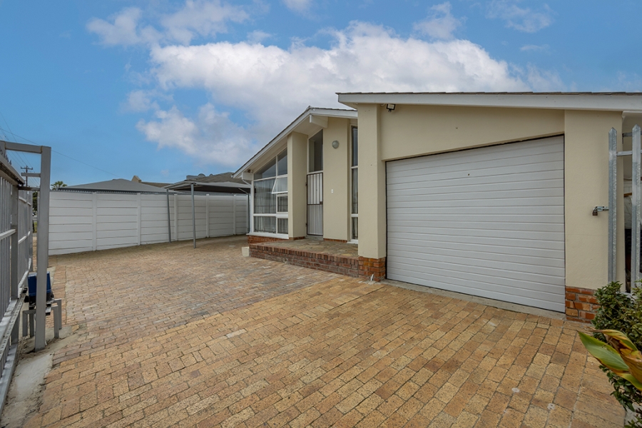 To Let 4 Bedroom Property for Rent in Townsend Estate Western Cape
